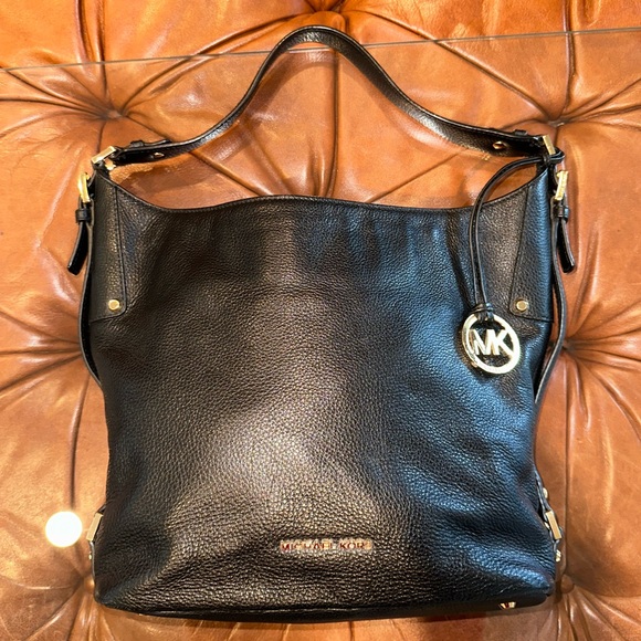 MICHAEL KORS BLACK LEATHER SHOULDER BAG. INCLUDES DUST BAG - Picture 2 of 6